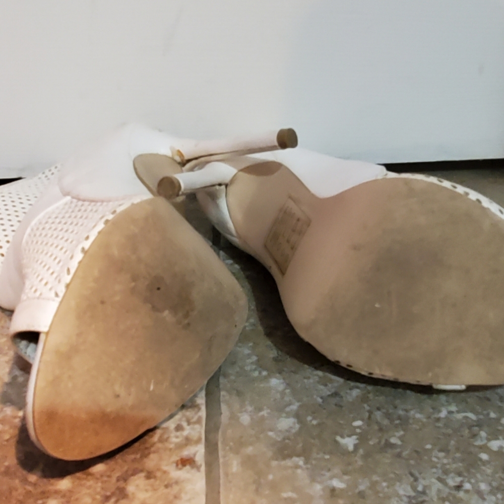 Heels - Picture 3 of 4